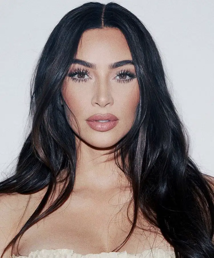 ojos almendrados Kim Kardashian